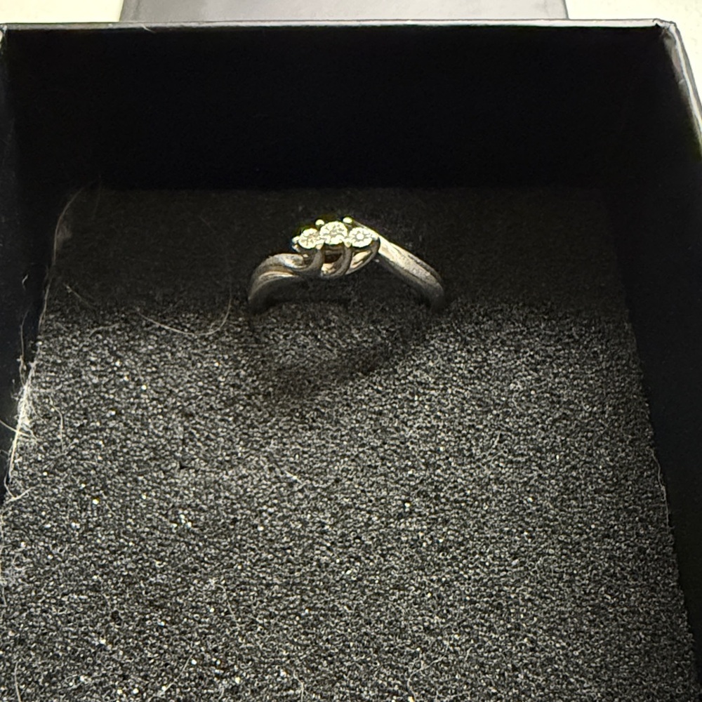 Kay Jewelers Silver Ring with 3 stone cubic zirconia